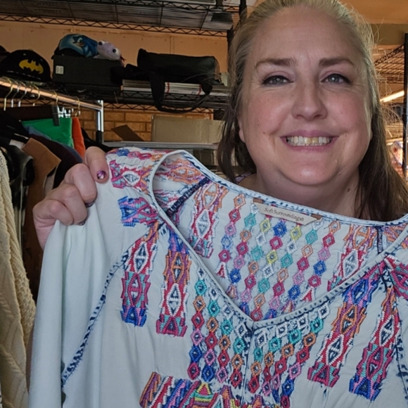 Meet your Posher, Candi - Picture 3 of 4